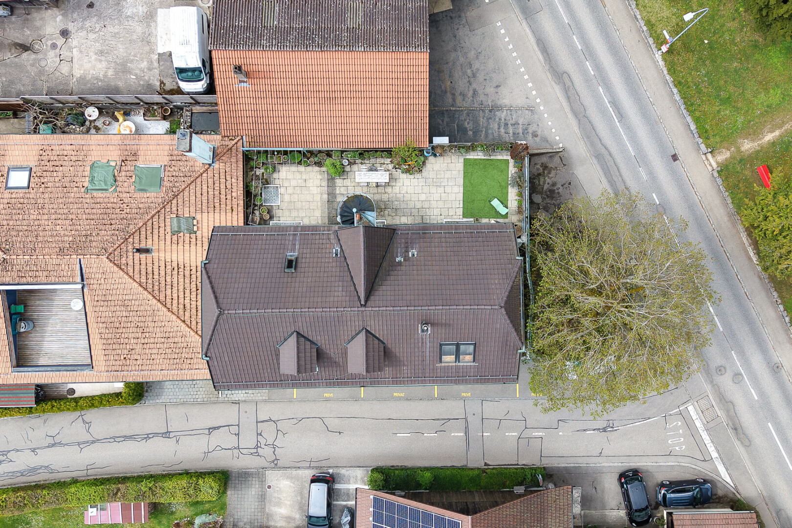 extérieur du bâtiment avec aerial view