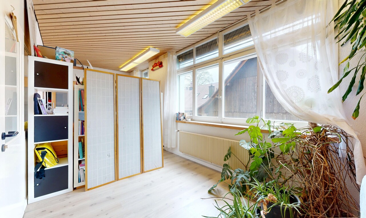 terrasse avec véranda, inside property, et radiateur