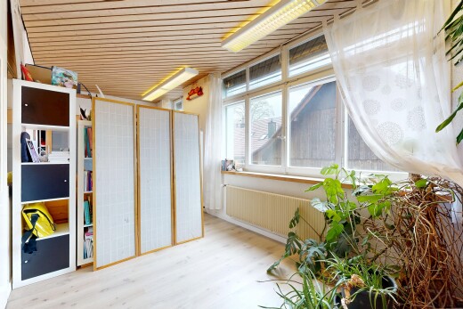 terrasse avec véranda, inside property, et radiateur