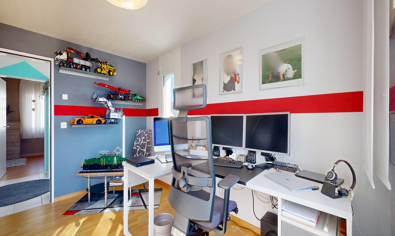 büro mit fernseher, gipskartonwand, drywall, inside property, und bürobereich