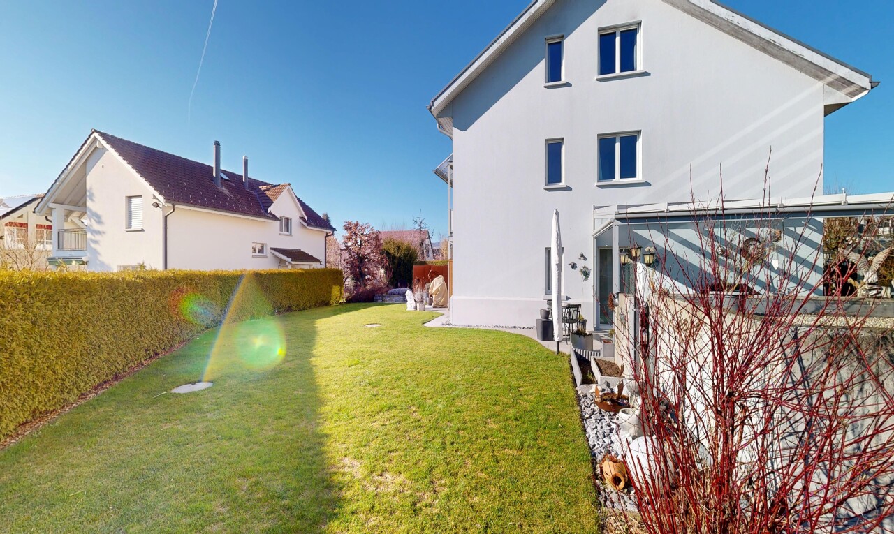 außenansicht mit stuckverkleidung, day time, zaun, from property, und terrasse