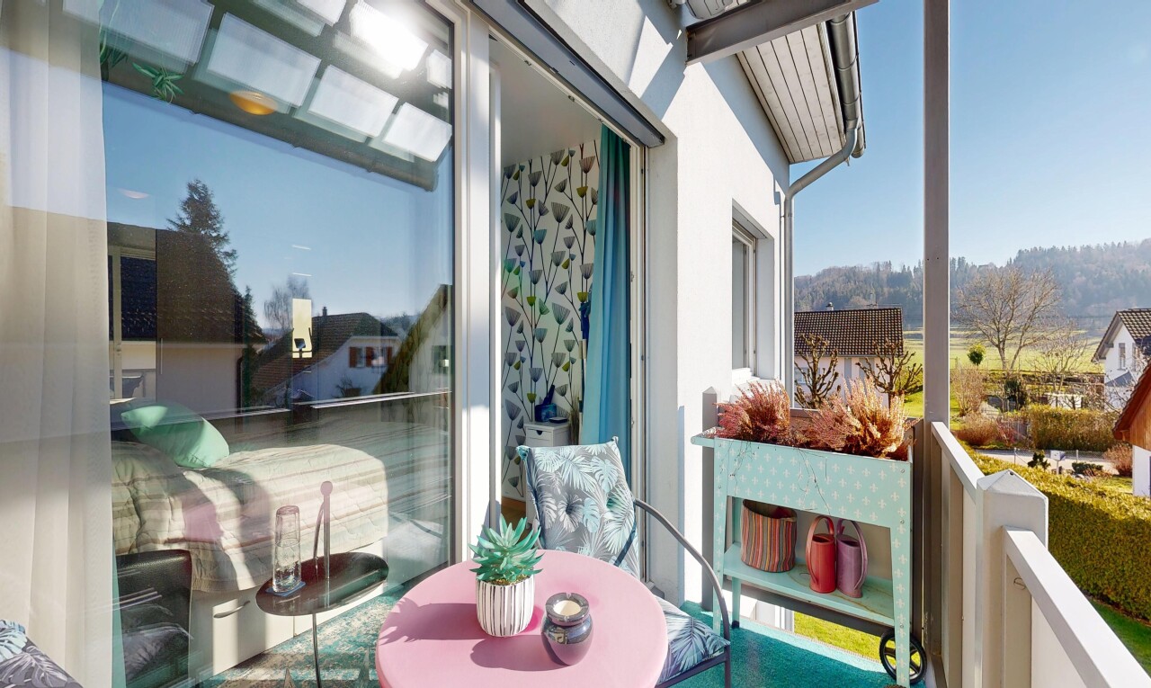 balkon mit balkon, day time, und from property