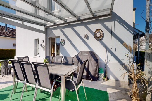 terrasse mit essbereich im freien, property visible, terrasse, day time, und pergola