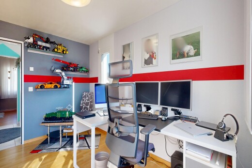 büro mit fernseher, gipskartonwand, drywall, inside property, und bürobereich