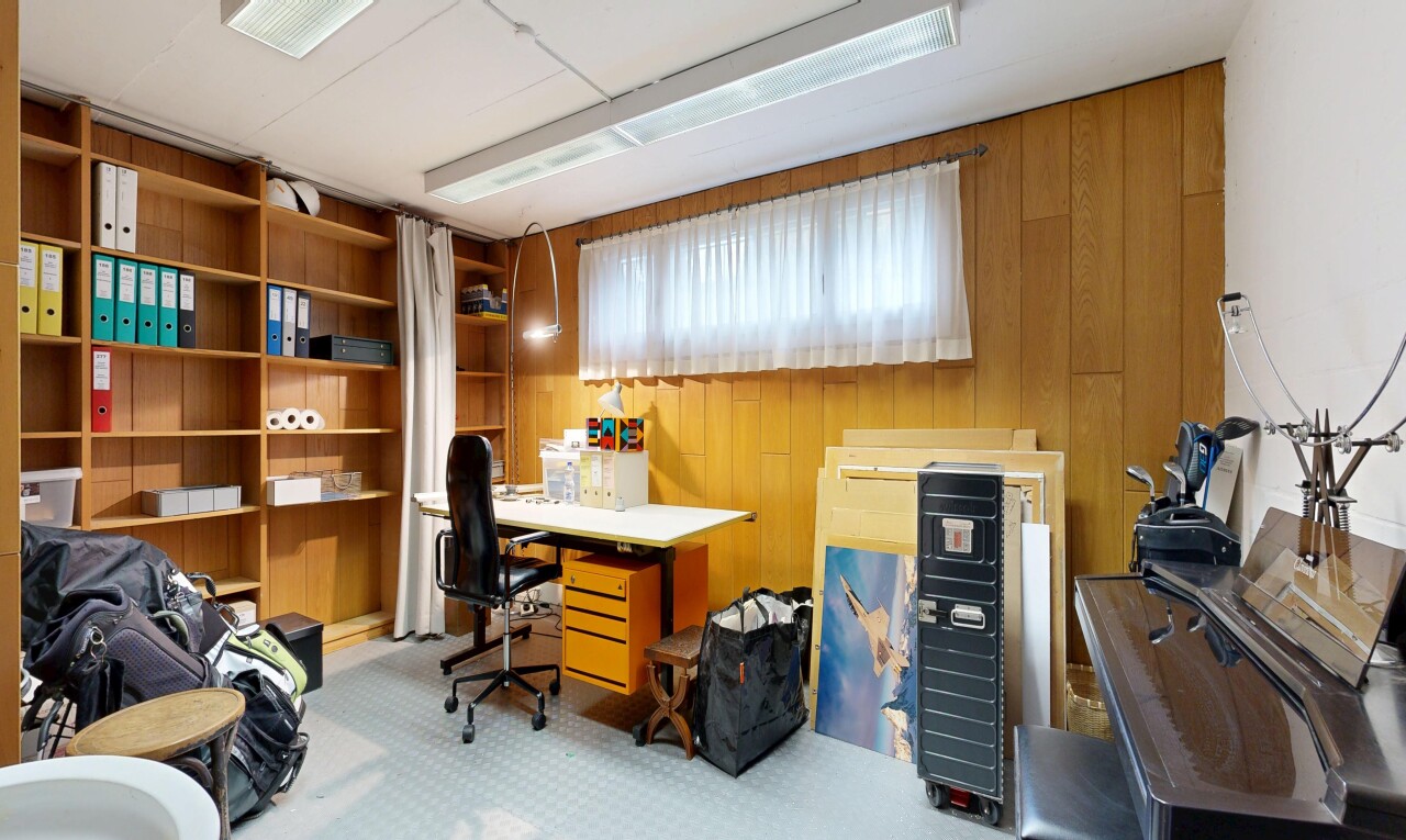 büro mit holzwand, wood wall, inside property, bürobereich, und teppich