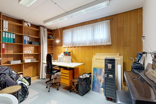 büro mit holzwand, wood wall, inside property, bürobereich, und teppich