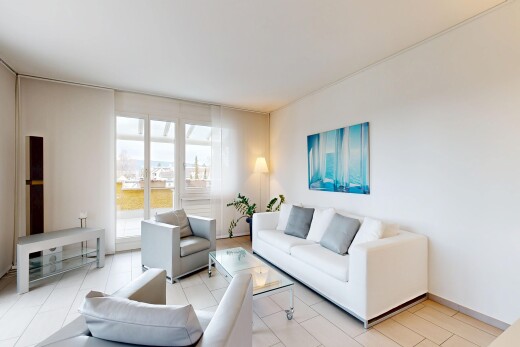 wohnzimmer mit gipskartonwand, drywall, inside property, natürliches licht, und natural light