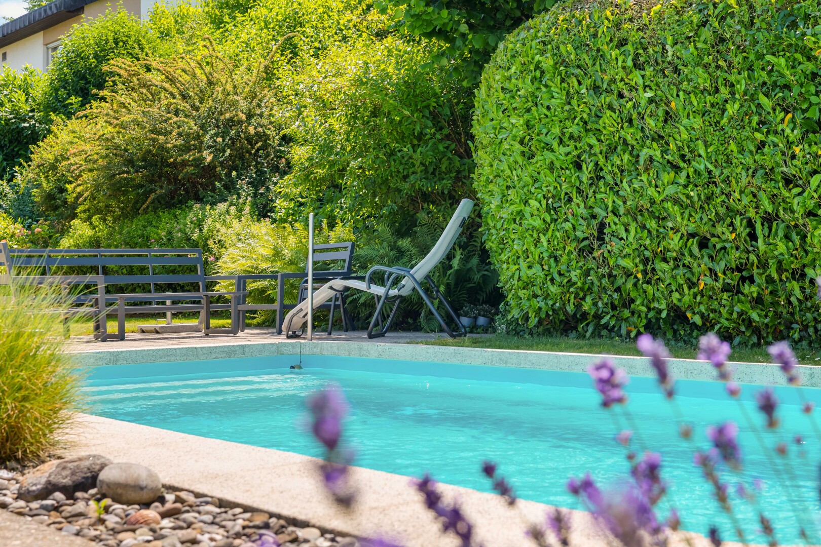 schwimmbad mit schwimmbad