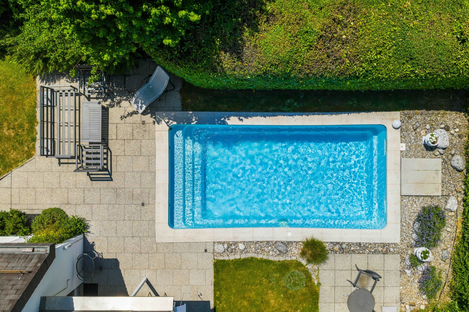 schwimmbad mit schwimmbad