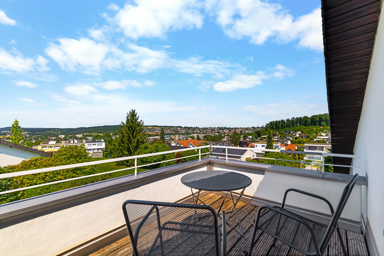 balkon mit from property und day time