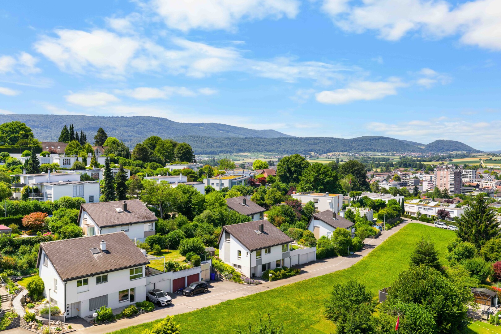 blick auf die berge mit mountain view, blick auf die berge, day time, residential view, und wohngebietblick