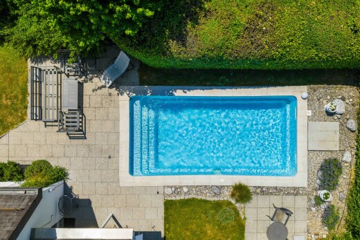 schwimmbad mit schwimmbad