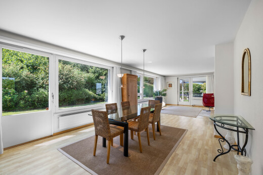 esszimmer mit inside property, holzfußboden, wood finish floor, gipskartonwand, und drywall