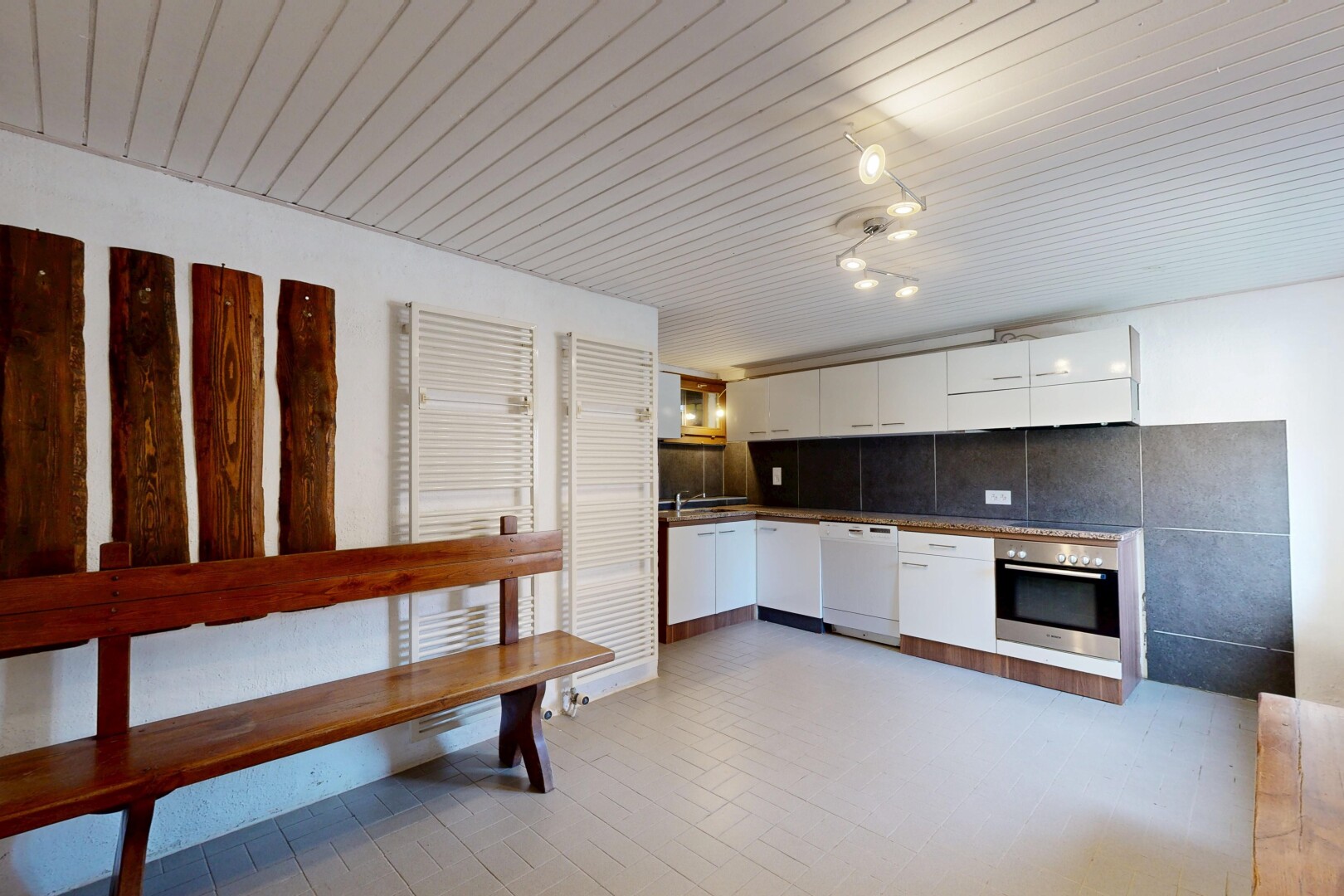 küche mit ofen, arbeitsplatten, dark countertops, deckenbeleuchtung, und light floor