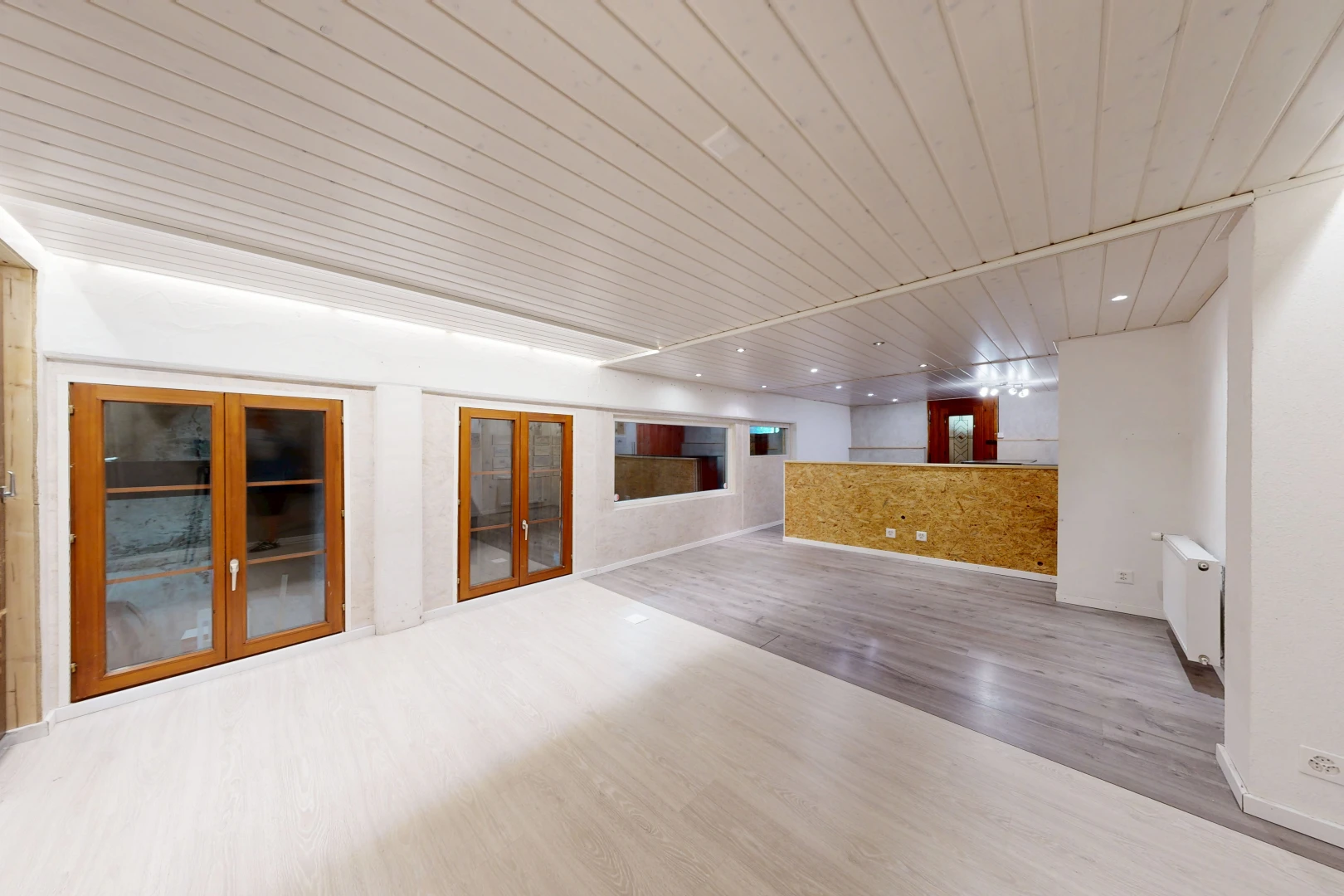 leerer raum mit einbauleuchten, französische türen, wood finish floor, holzfußboden, und inside property