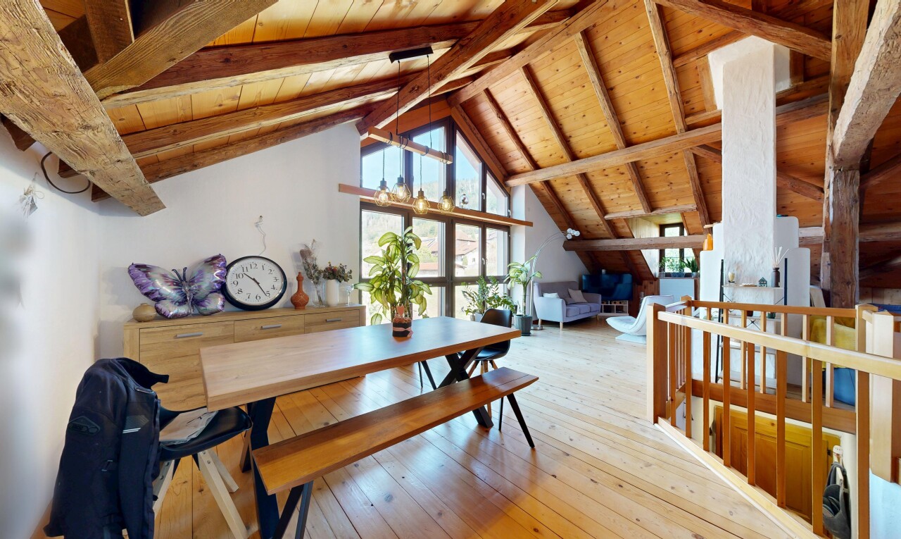 esszimmer mit high end ceiling, hardwood floor, vaulted ceiling, dachschräge, und wood ceiling