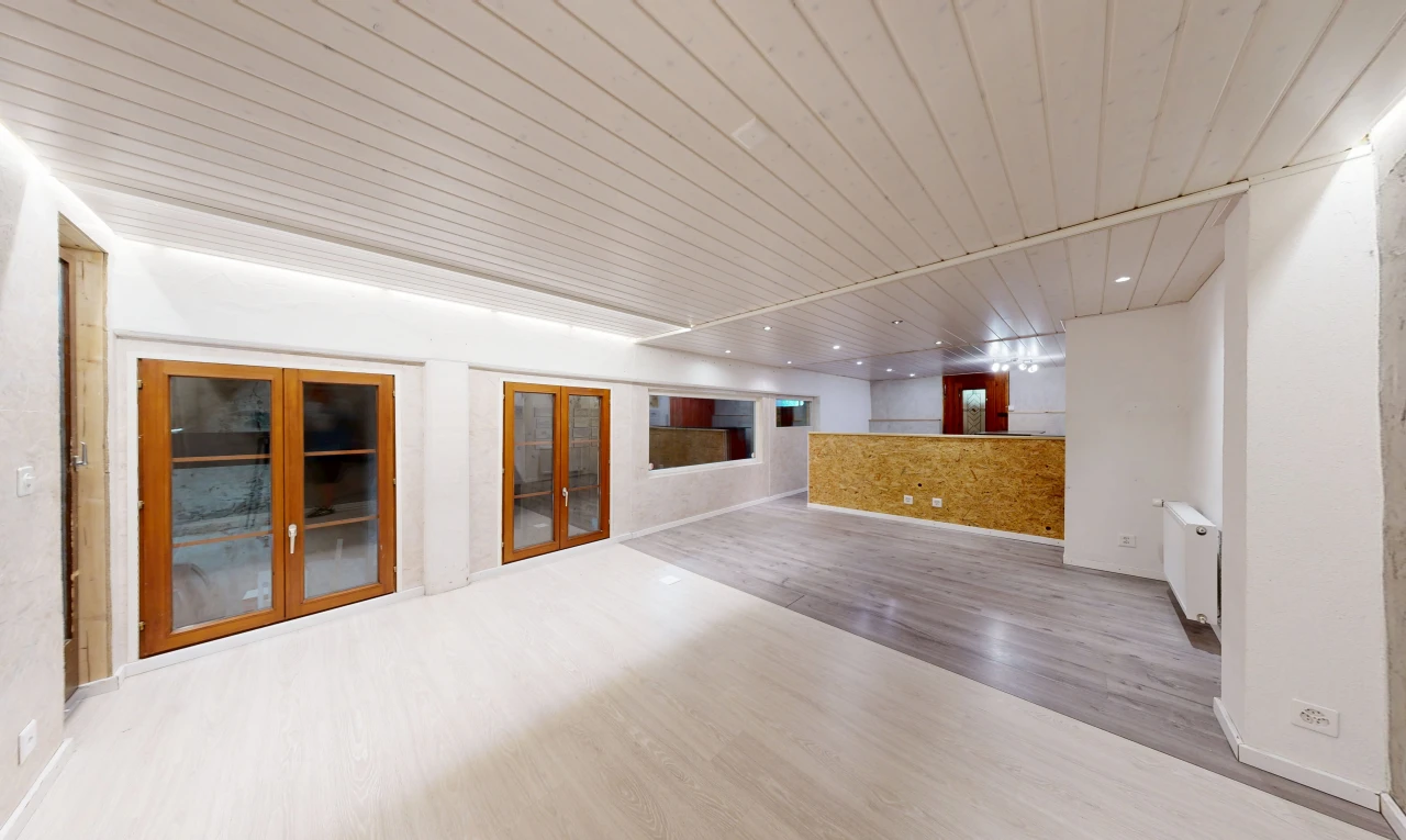 leerer raum mit einbauleuchten, französische türen, wood finish floor, holzfußboden, und inside property