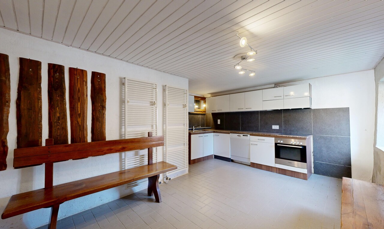 küche mit ofen, arbeitsplatten, dark countertops, deckenbeleuchtung, und light floor