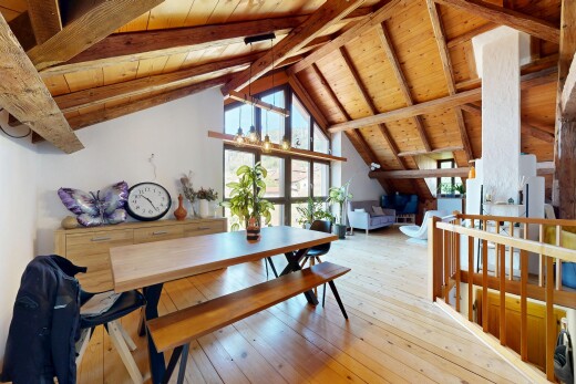 esszimmer mit high end ceiling, hardwood floor, vaulted ceiling, dachschräge, und wood ceiling