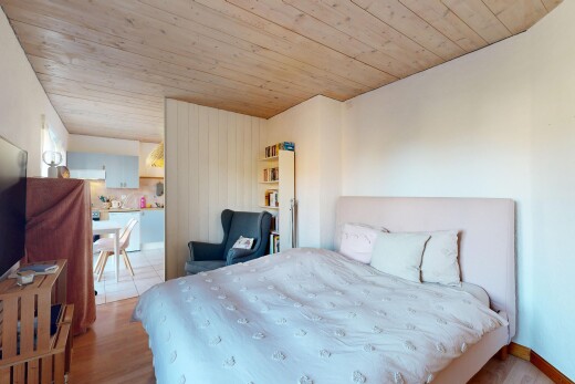 zimmer / schlafzimmer mit wood ceiling, holzdecke, drywall, gipskartonwand, und high end ceiling