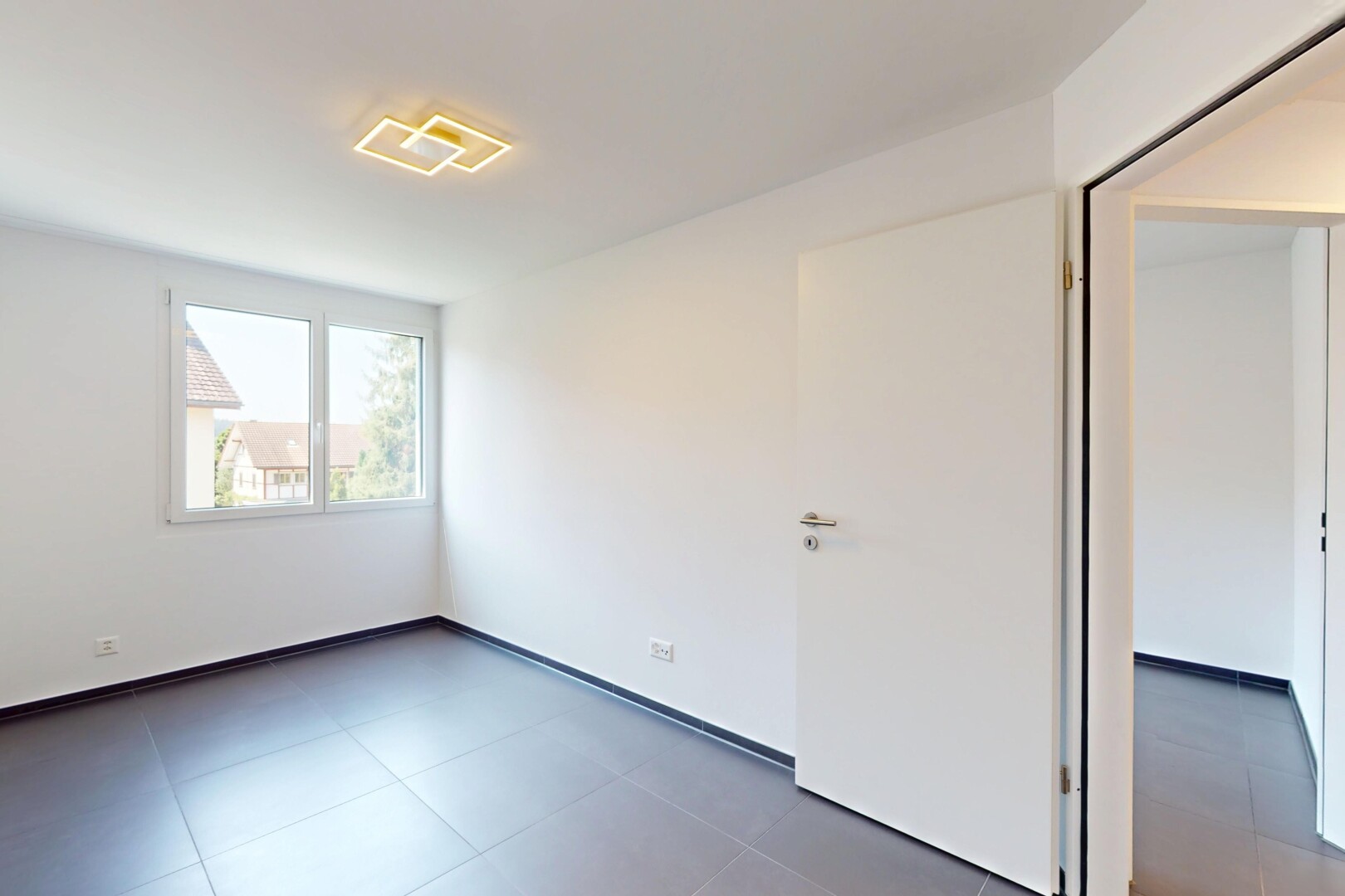 pièce vide avec lumière naturelle, natural light, cloison sèche, drywall, et inside property