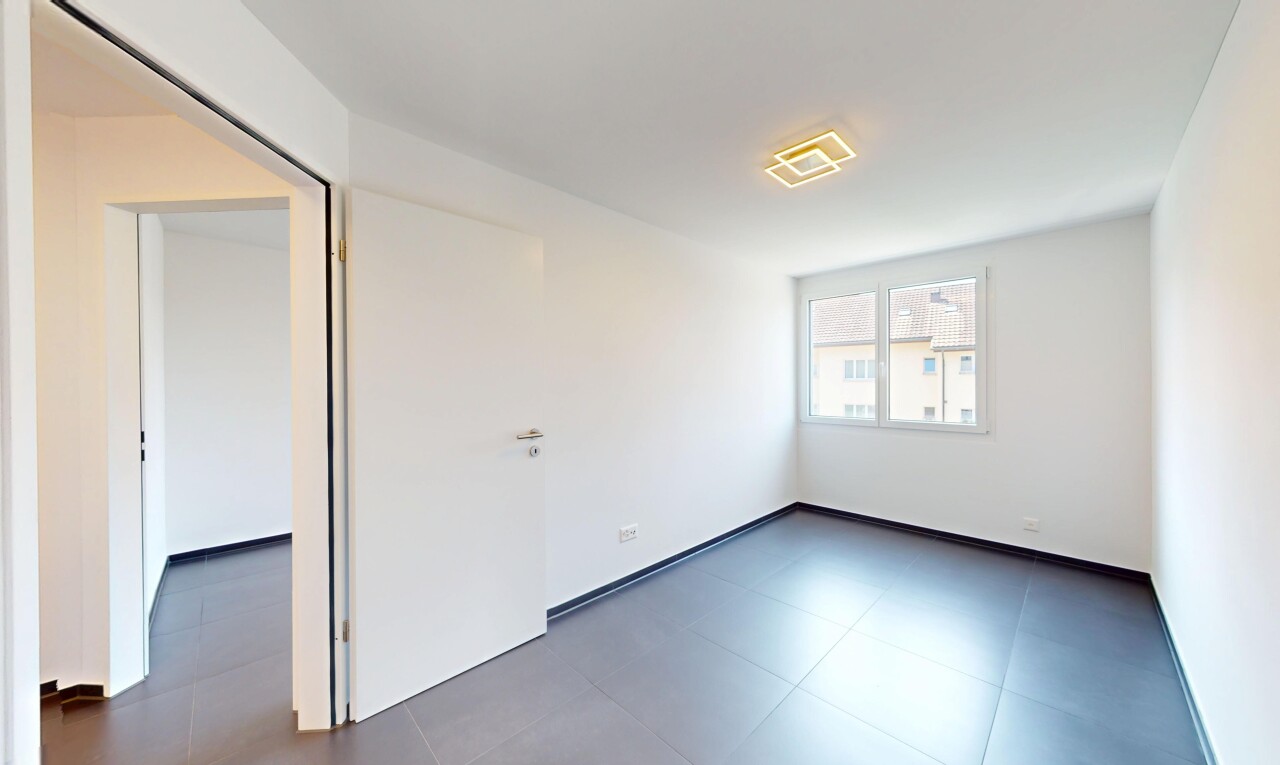 pièce vide avec lumière naturelle, natural light, cloison sèche, drywall, et inside property