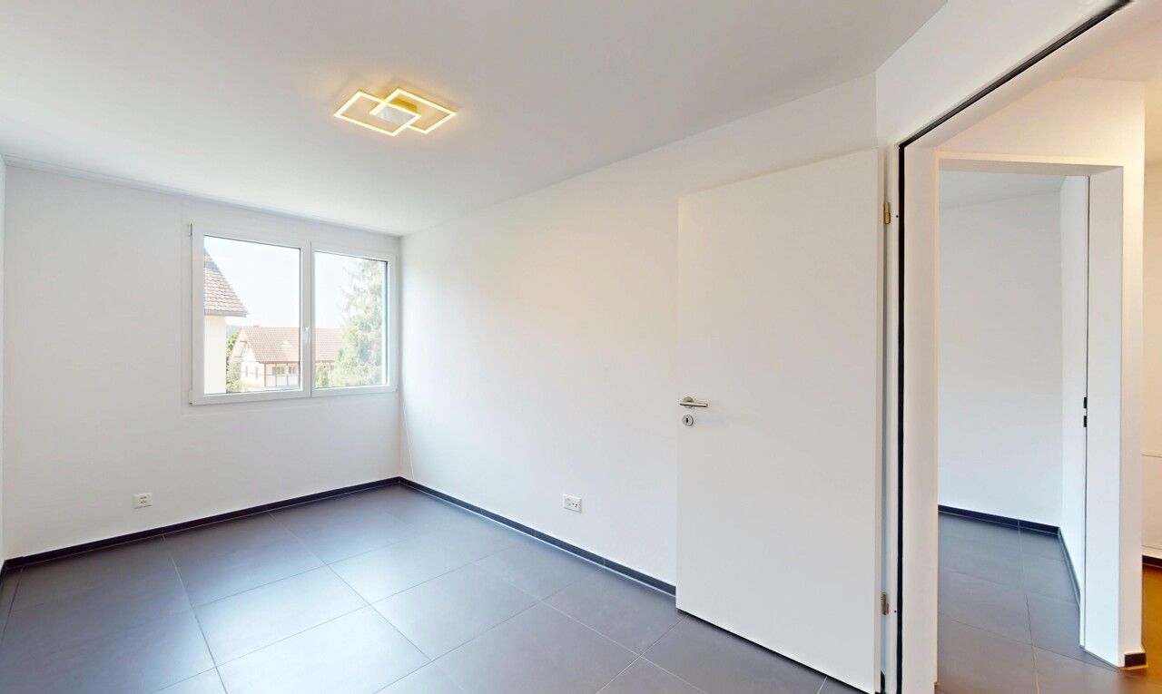 pièce vide avec lumière naturelle, natural light, cloison sèche, drywall, et inside property