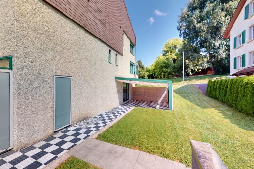 garten mit rasen, day time, und zaun