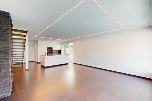 pièce vide avec drywall, cloison sèche, inside property, natural light, et lumière naturelle