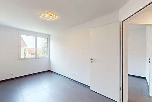 pièce vide avec lumière naturelle, natural light, cloison sèche, drywall, et inside property