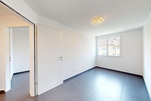 pièce vide avec lumière naturelle, natural light, cloison sèche, drywall, et inside property