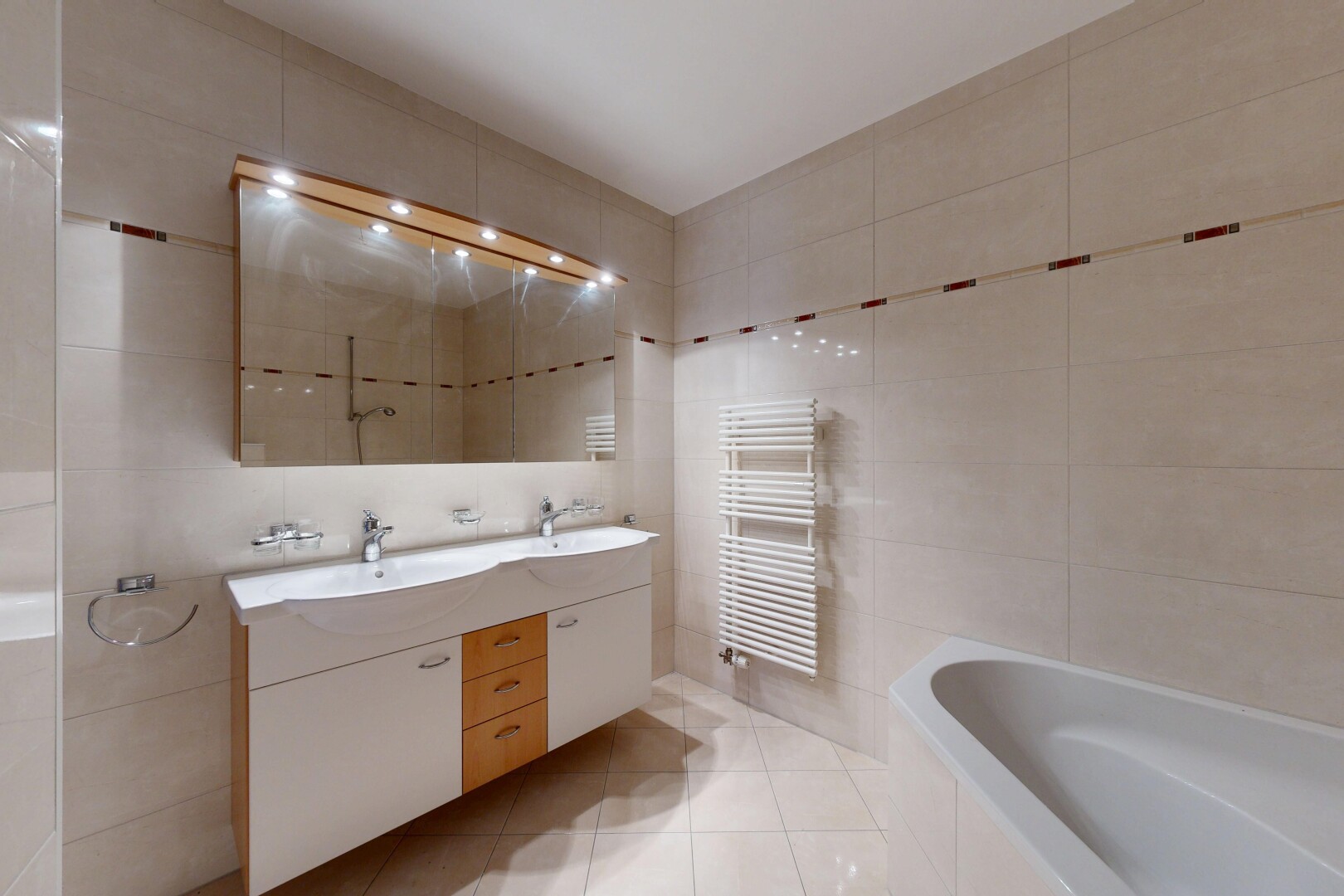 bad mit tile wall, fliesenwand, handtuchwärmer, komplettes badezimmer, und kühler