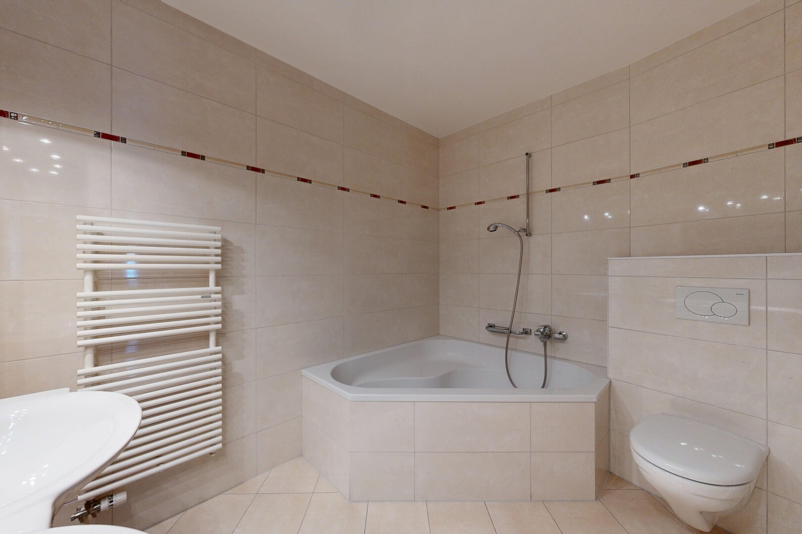 bad mit tile wall, fliesenwand, komplettes badezimmer, kühler, und tile floor