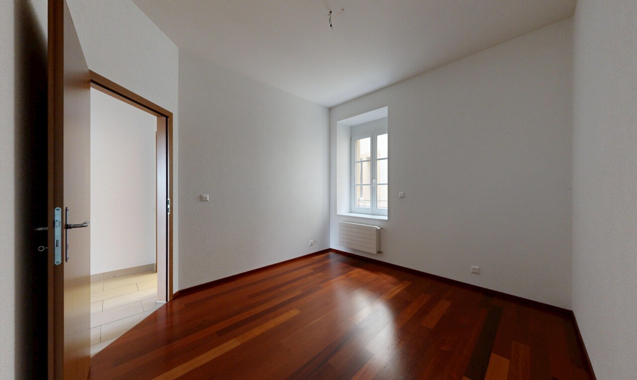 leerer raum mit inside property, natürliches licht, natural light, gipskartonwand, und drywall