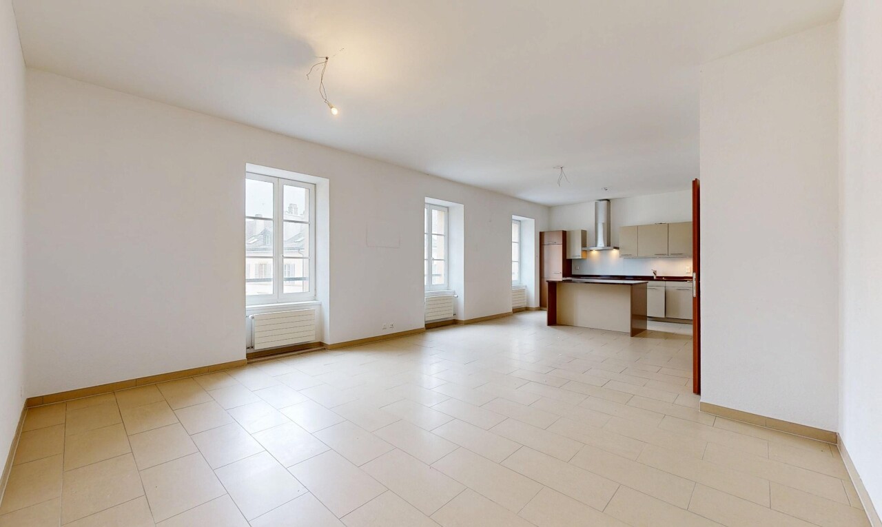 leerer raum mit natürliches licht, natural light, sockelleisten, baseboards wall, und gipskartonwand