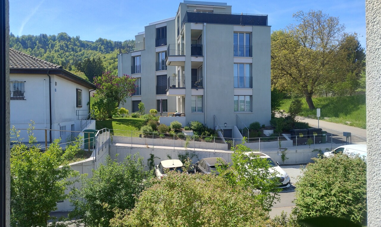außenansicht mit day time, zaun, blick auf wohnanlage, und apartment complex view