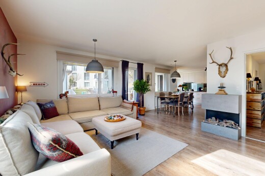 wohn- / esszimmer mit inside property, drywall, gipskartonwand, wood finish floor, und holzfußboden