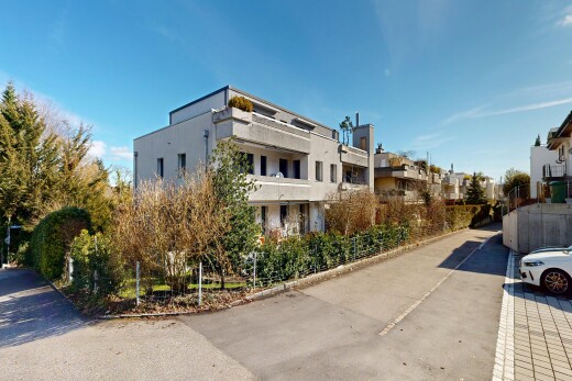 façade avec day time et bardage en stuc