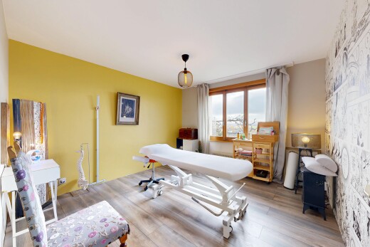 zimmer / schlafzimmer mit inside property, natural light, natürliches licht, drywall, und gipskartonwand