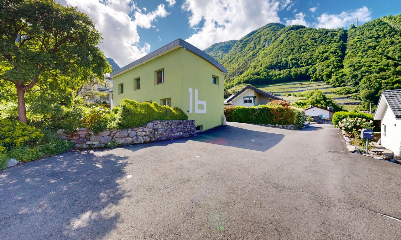 façade avec day time, bardage en stuc, et property visible