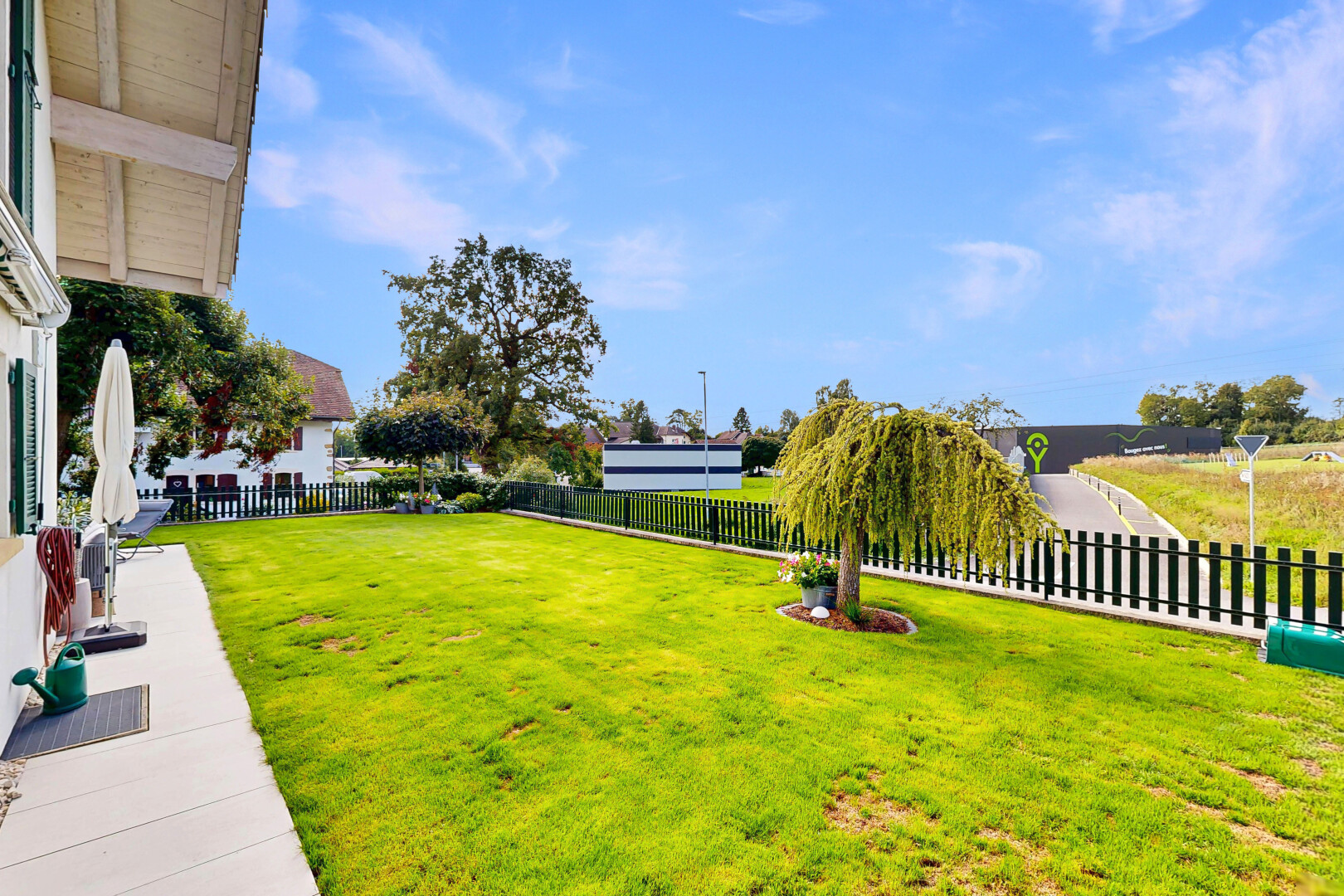jardin avec from property, clôture, day time, et pelouse