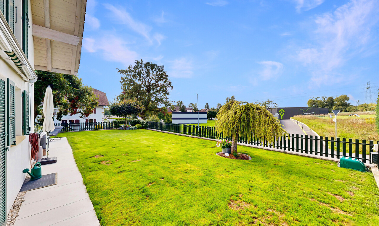 jardin avec from property, clôture, day time, et pelouse