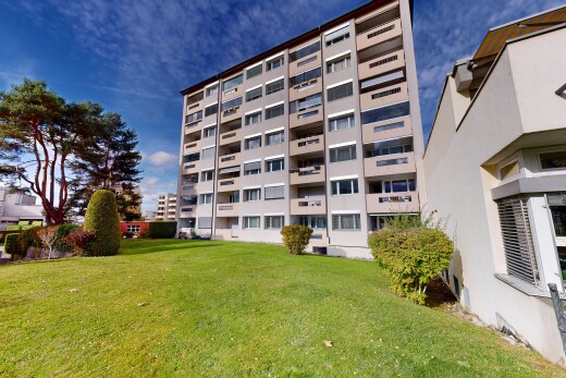 view of apartment building / complex