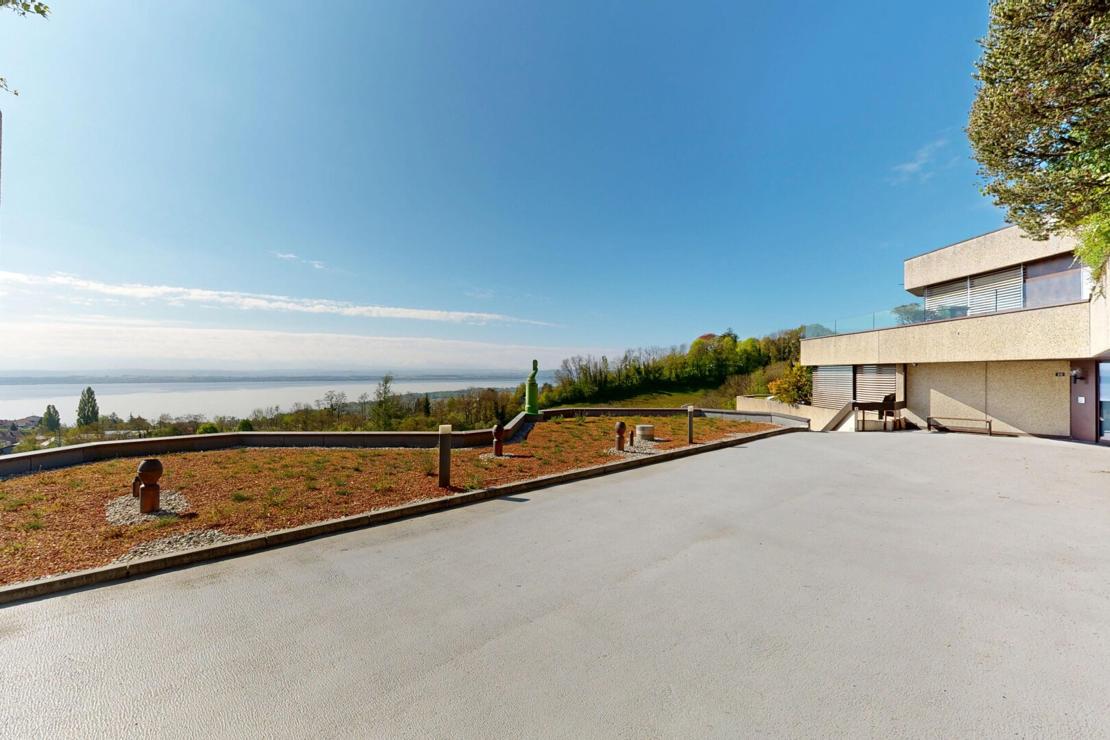terrasse avec day time, water view, et vue sur l'eau