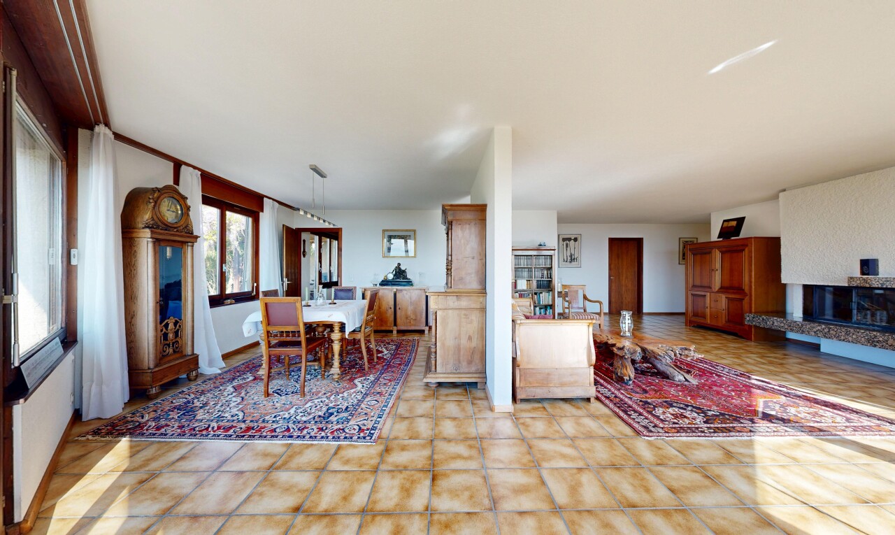 salle à manger avec inside property, cloison sèche, drywall, lumière naturelle, et natural light