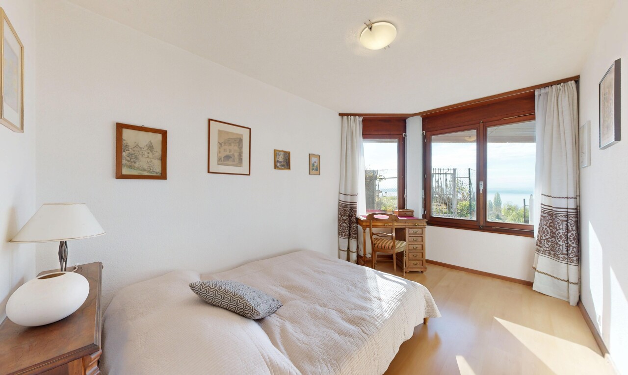 chambre avec cloison sèche, drywall, inside property, lumière naturelle, et natural light