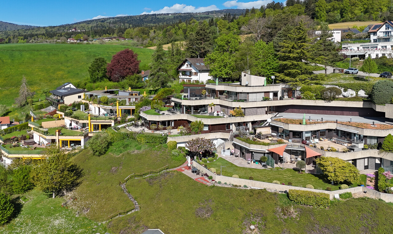 vue sur la montagne avec day time et aerial view