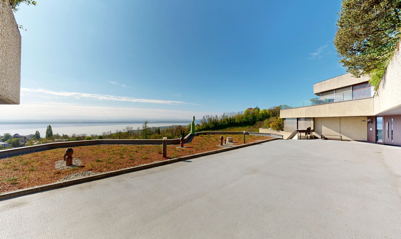 terrasse avec day time, water view, et vue sur l'eau