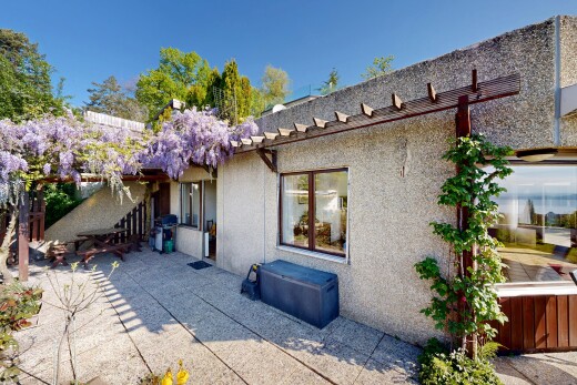 terrasse avec property visible, gril, day time, terrasse, et pergola