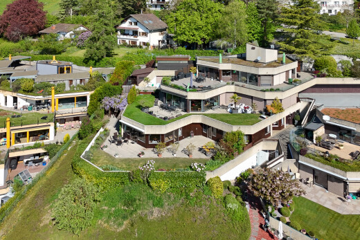 extérieur du bâtiment avec aerial view